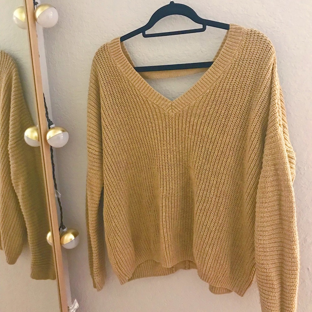 Knit long sleeve top